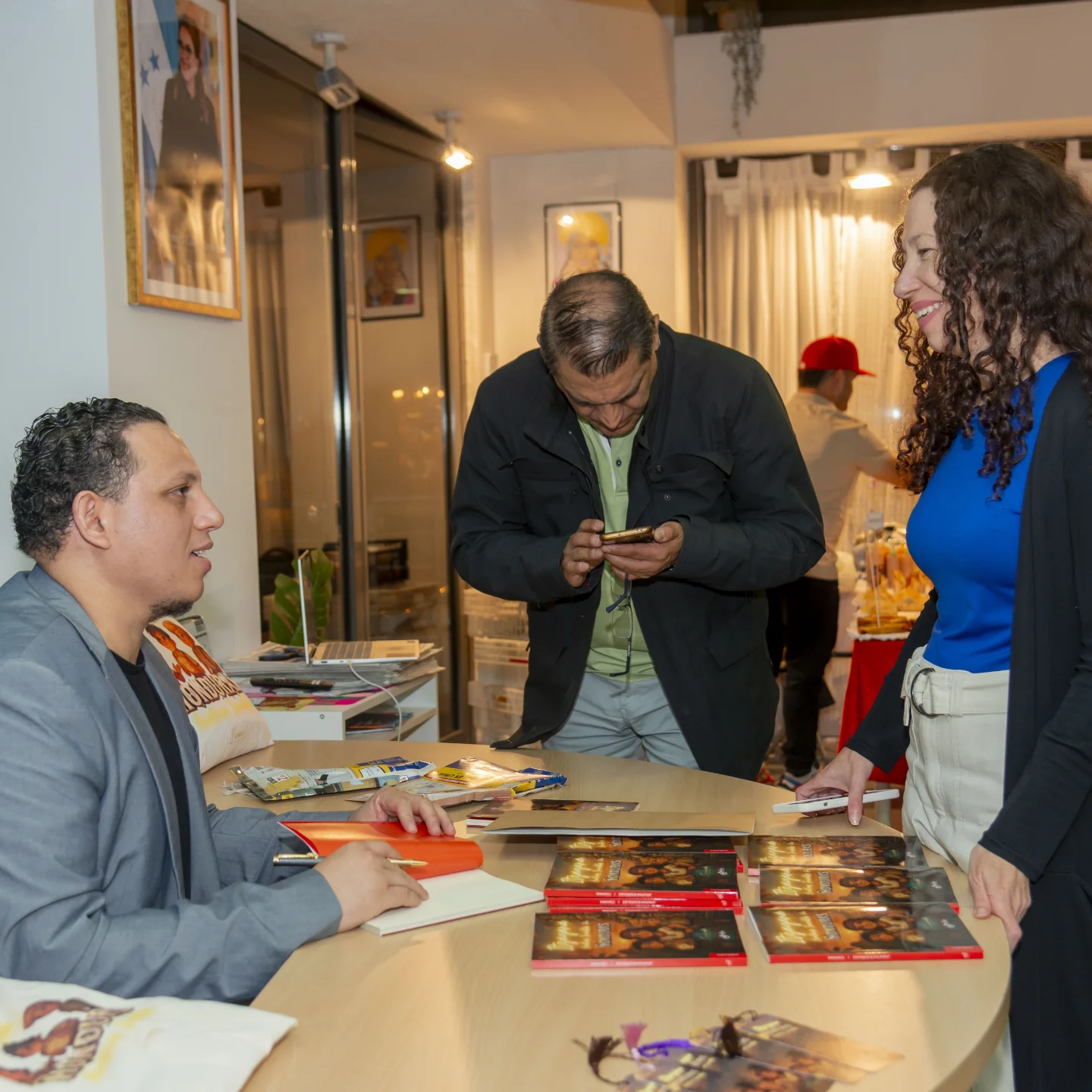 Encuentro con lectores · Consulado