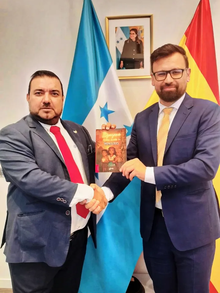 Entrega institucional del libro · Honduras & España