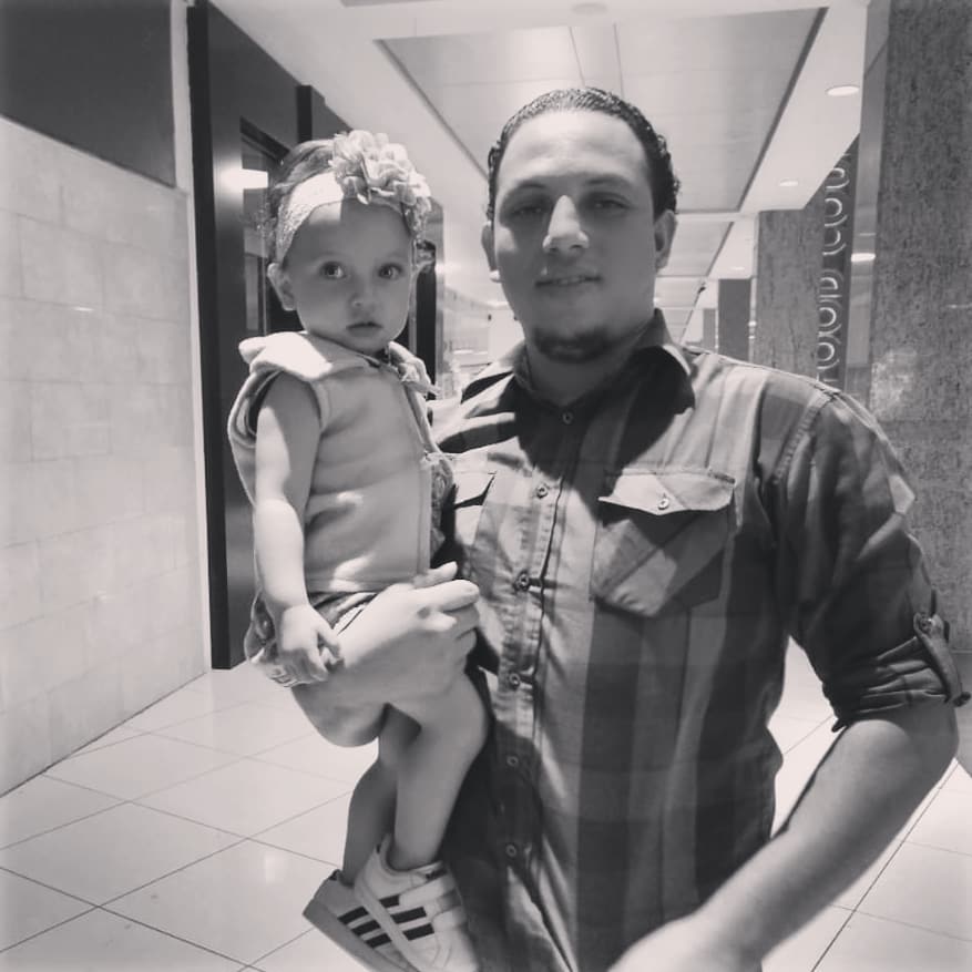 En brazos de papá