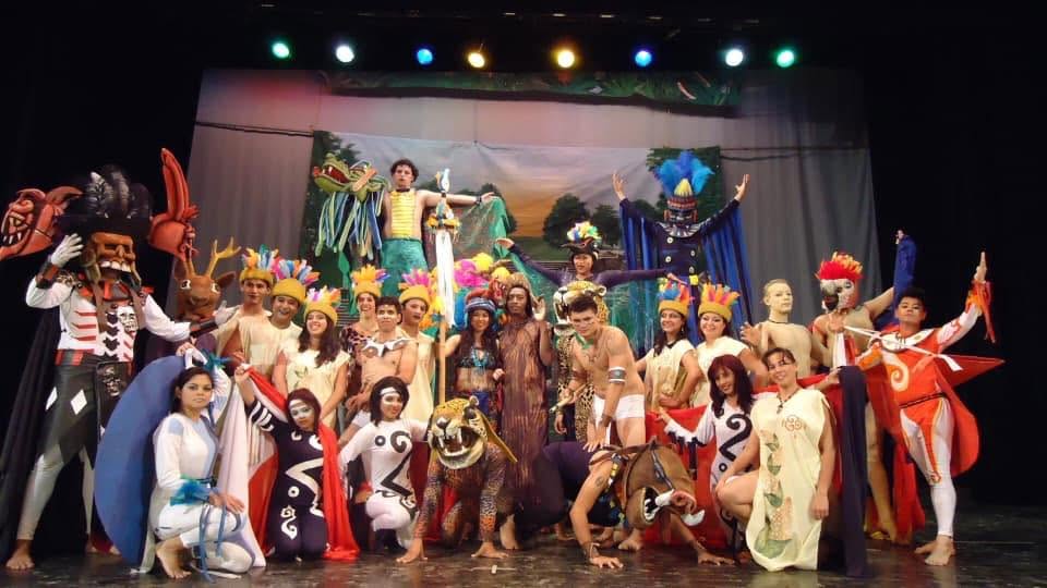 Elenco completo de la obra teatral sobre el escenario